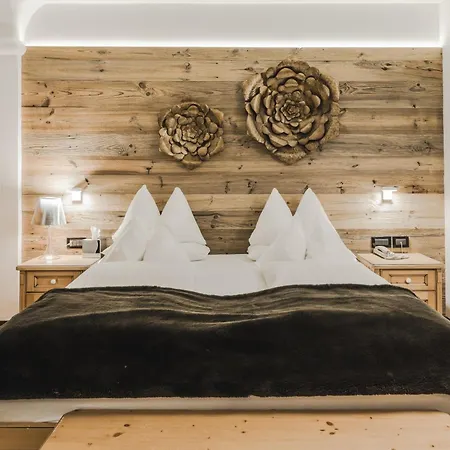 Отель S - Dolomites Design - Adults Recommended Сельва-ди-Валь-Гардена
